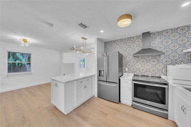 Building Photo - 314 W Frances Ave