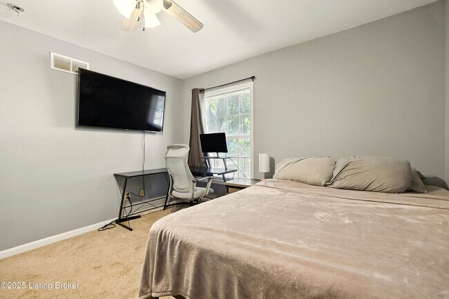 Building Photo - 225 Crescent Hill Pl