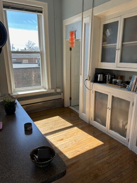 Building Photo - 516 Chapel St