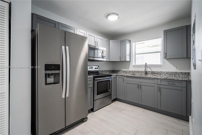 Building Photo - 465 NE 59th St