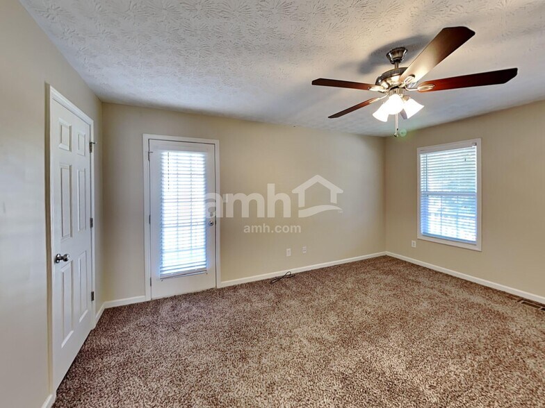 Building Photo - 246 Stone Creek Dr