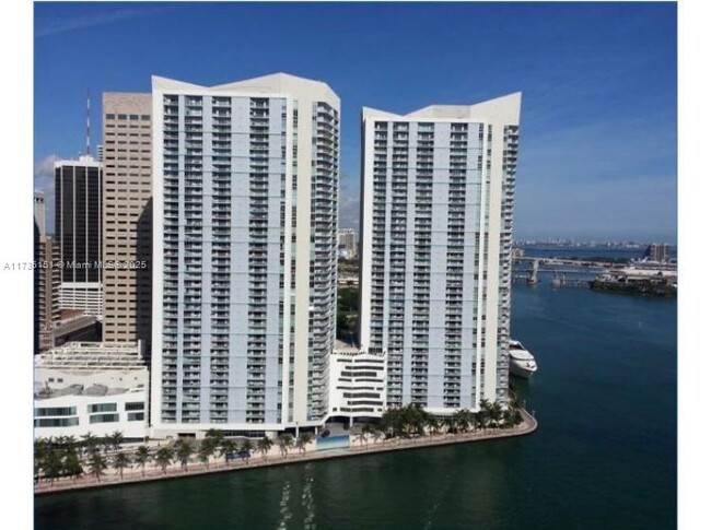 Primary Photo - 325 S Biscayne Blvd