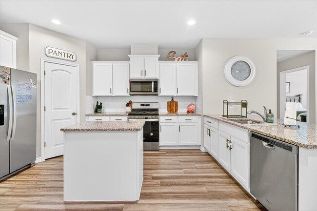 Building Photo - 8121 Cattlemen Dr