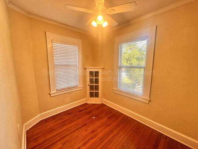 Building Photo - 617 N Hyer Ave