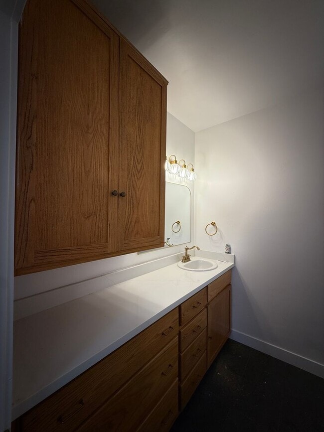 Building Photo - 3-bedroom, 1-bath home in Redding blends historic charm with modern finishes!