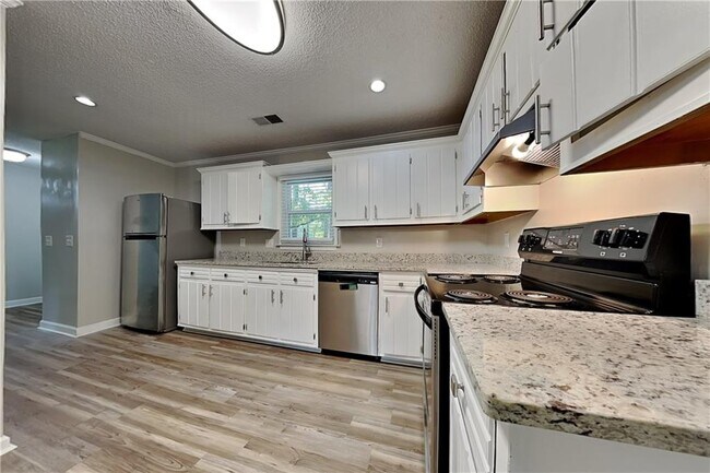 Building Photo - 300 Whisper Way NE