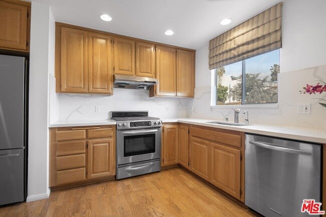 Building Photo - 916 15th St