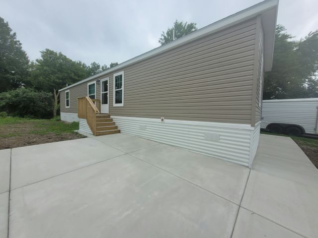Building Photo - 111 Maple Dr
