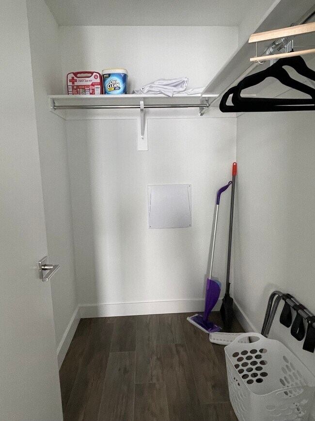 Building Photo - 2303 Deer Hollow Rd