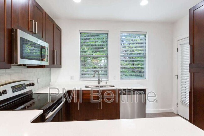 Building Photo - 988 DeKalb Ave NE