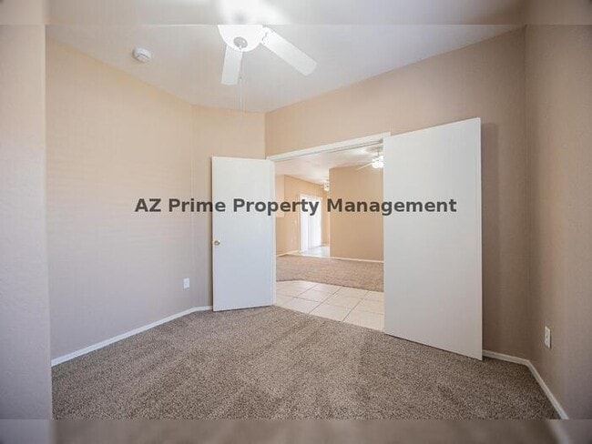 Building Photo - 670 E Mariposa Pl