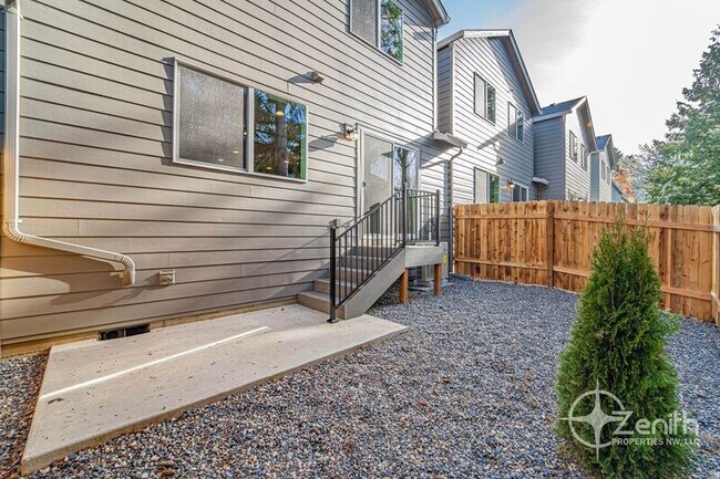 Building Photo - 4712 NE 37th Ct
