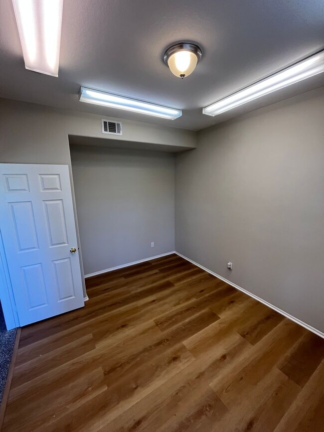 Building Photo - Beautiful Single-Story Corona Home-1556 Ir...