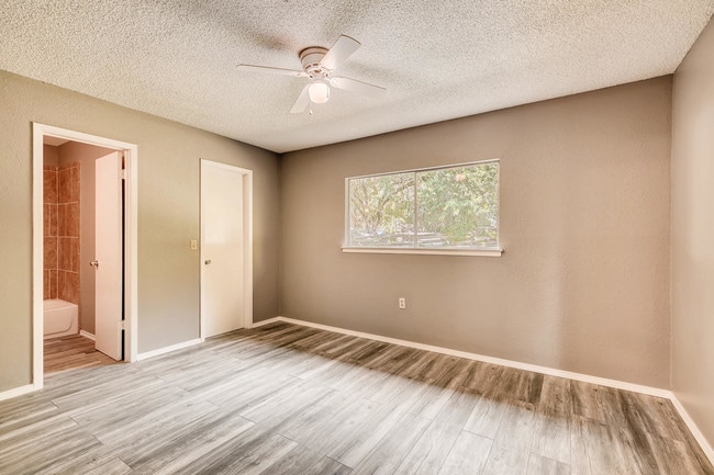 Building Photo - 16406 Spruce Cove St
