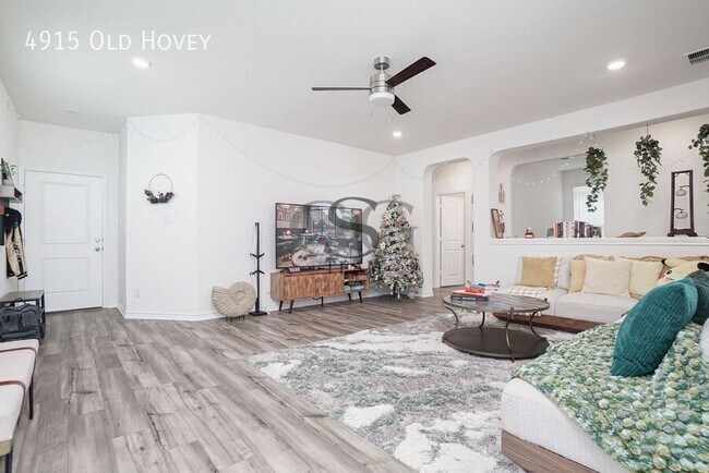 Building Photo - 4915 Old Hovey