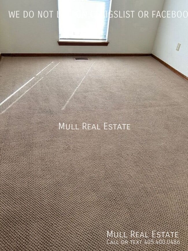 Building Photo - 2824 Silvertree Dr