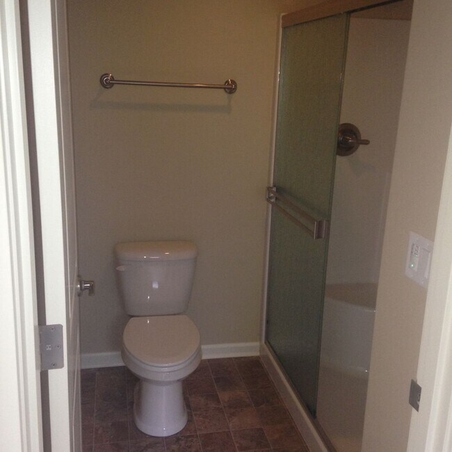 Building Photo - Modern and Spacious Townhome, NE Bend