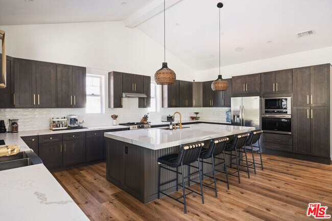 Building Photo - 1408 Plymouth Cir