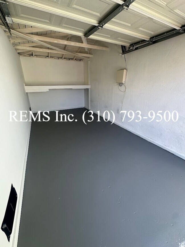 Building Photo - 4750-4752 W 164th Street
