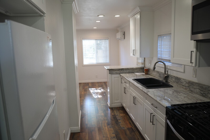 Building Photo - 211 N Huntington St