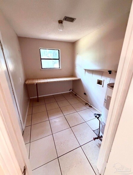 Building Photo - 7811 Deborah Dr