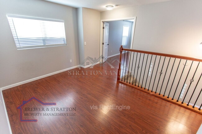 Building Photo - 2102 E Spruce Dr