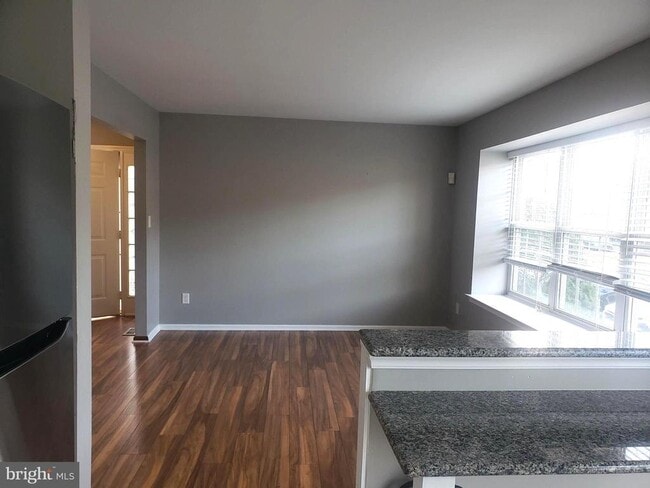 Building Photo - 5002 Essex Ln