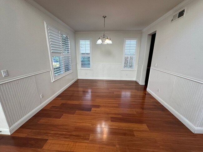 Building Photo - Beaitiful 4 Bedroom, 2.5 Bath Mountain Hou...
