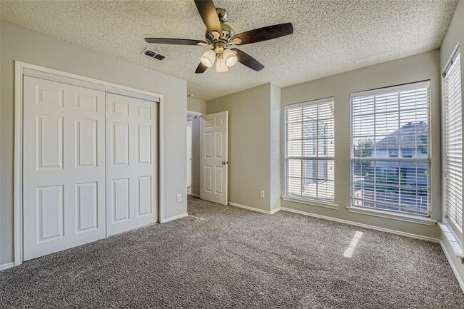 Building Photo - 1321 Overlook Dr