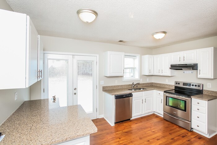 Building Photo - 208 Whixley Ln