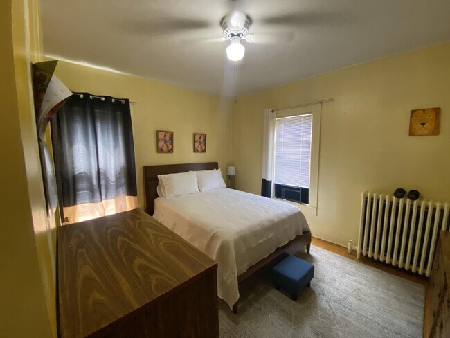 Building Photo - Spacious 1 Bedroom Upper Duplex Near Downtown Eau Claire - Available September 1st!