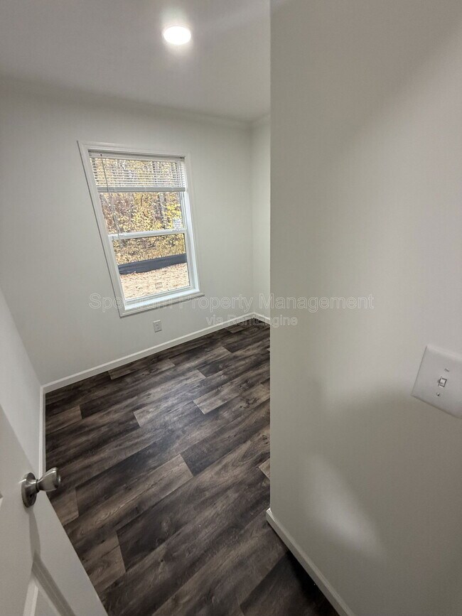 Building Photo - 18 Abbott St