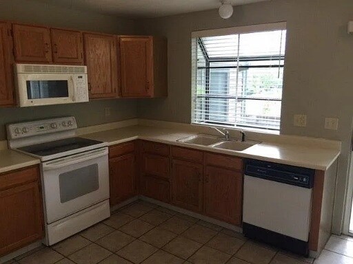 Building Photo - 4665 S Dillon Ct