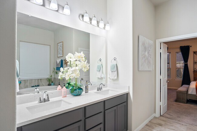 Building Photo - 2603 Ocean Key Dr