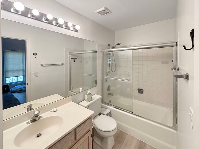 Building Photo - Updated 2-Bed, 2.5-Bath Townhome with Mode...