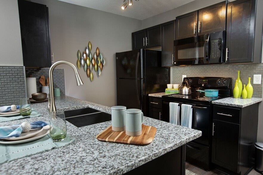 Granite Countertops - Sunbury Ridge by Cortland