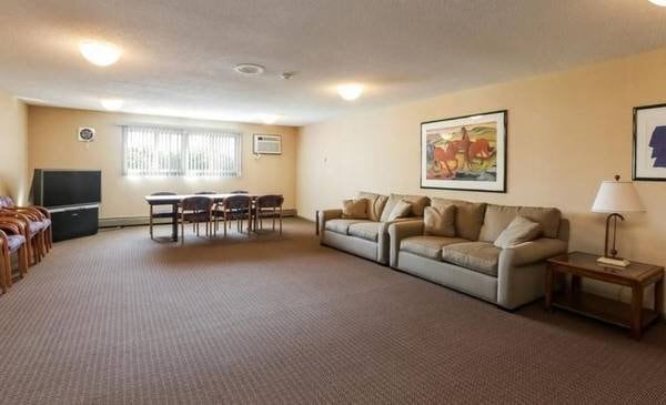 Building Photo - 1601 N Innsbruck Dr