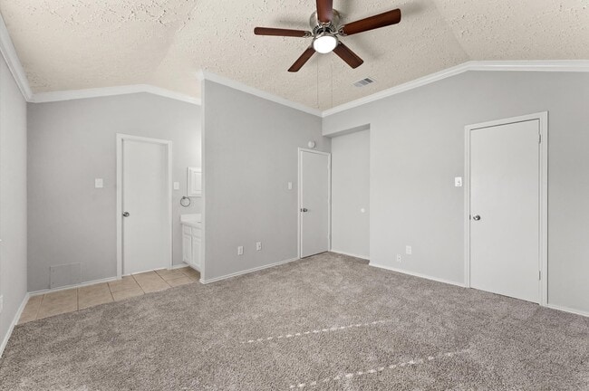 Building Photo - 14003 Vinehill Dr