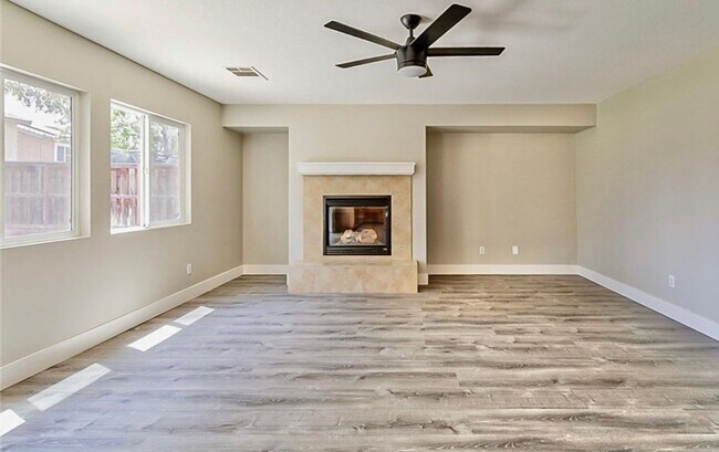 Building Photo - Beautiful 3 Bedroom Mapleton Home on a Residential Cul-De-Sac Street!