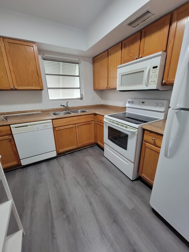 Building Photo - 7610 SW 82nd St