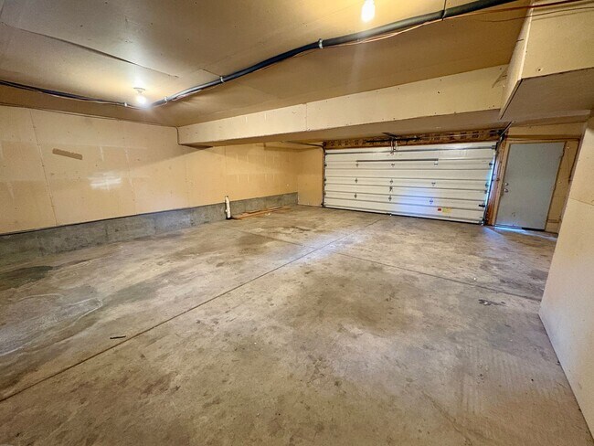 Building Photo - 2905 High Park Dr