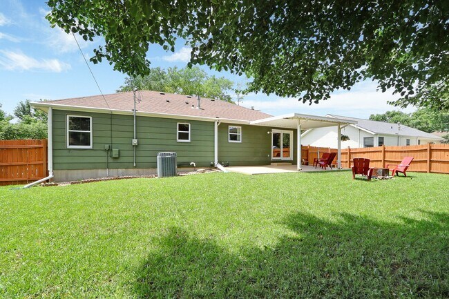 Building Photo - Spacious Home for Rent!