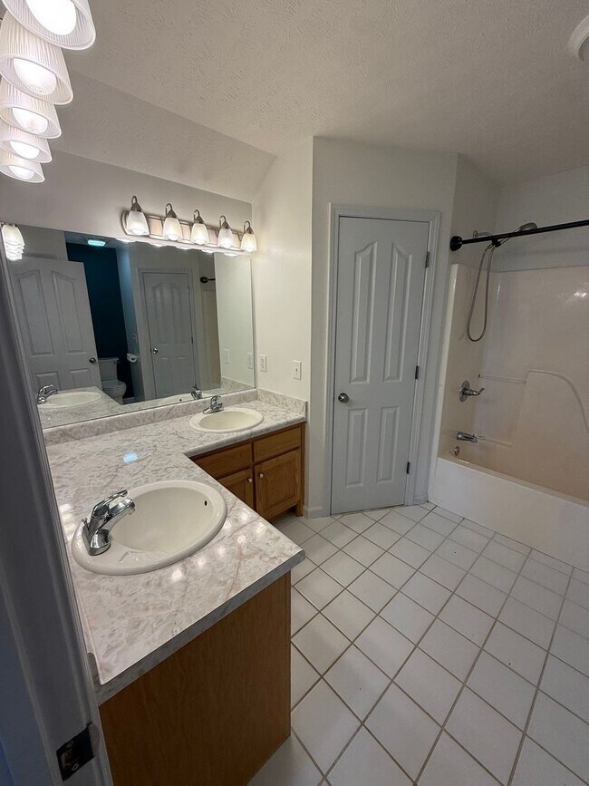Building Photo - Charming 3BR/2BA Home in Greenbrier