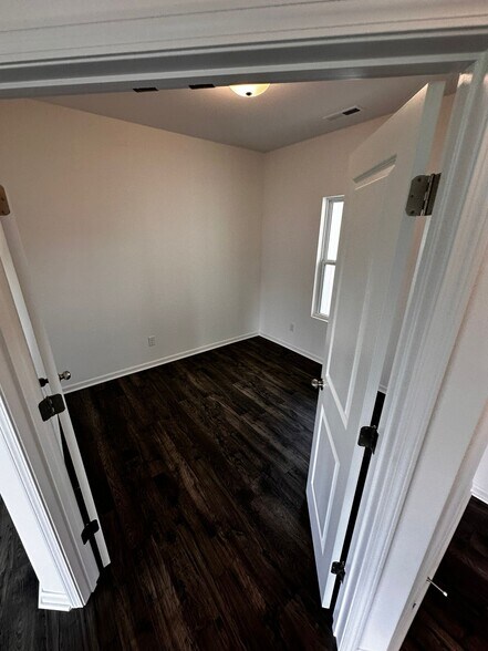 Building Photo - 242 Redondo Dr