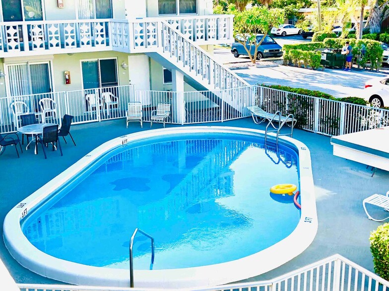 Building Photo - 3230 NE 13th St