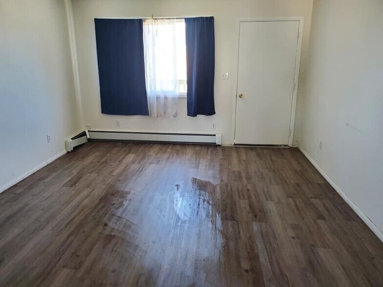 Building Photo - 616 N 5th St