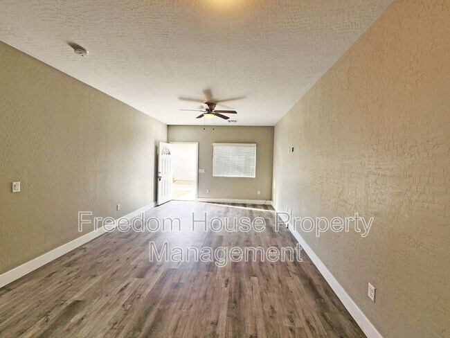 Building Photo - 1111 Sixshooter Ave