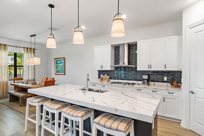 Building Photo - 15883 Key Biscayne Ln