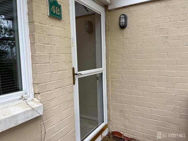 Building Photo - 1 Lake Ave