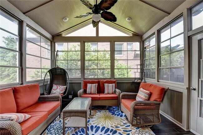 Building Photo - 11653 Parkside Ave